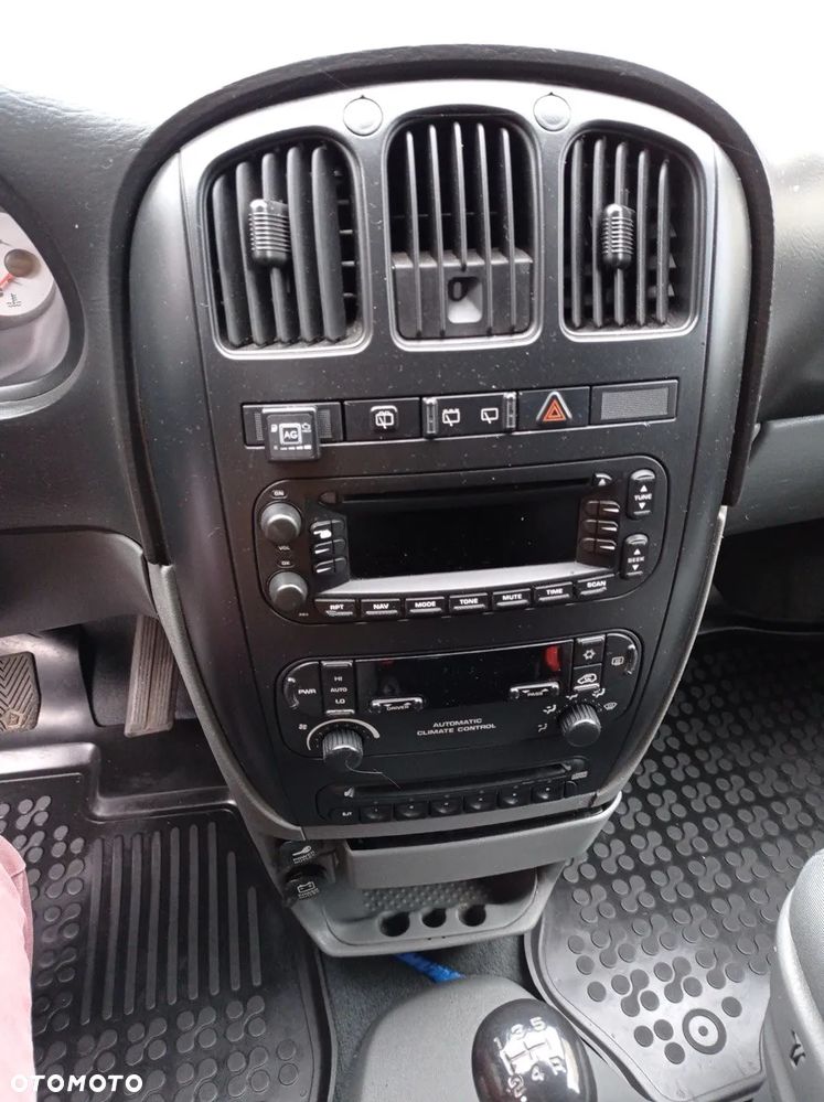 Chrysler Voyager 2.4 SE - 11