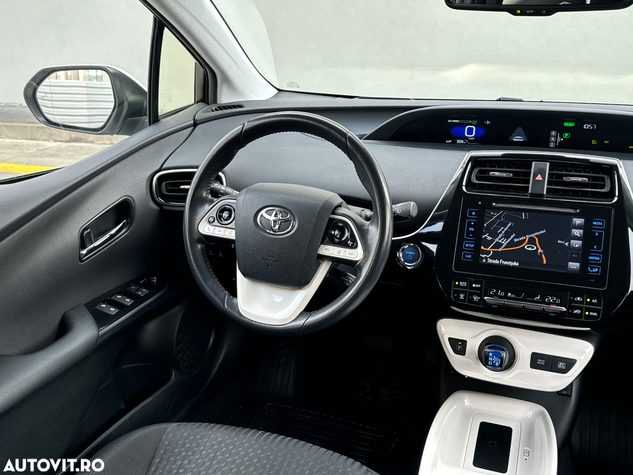 Toyota Prius (Hybrid) Life - 6