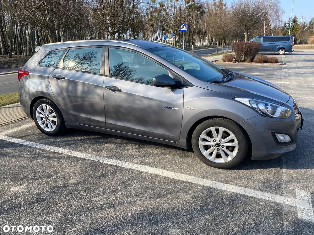 Hyundai i30 blue Kombi 1.6 GDi Style - 2