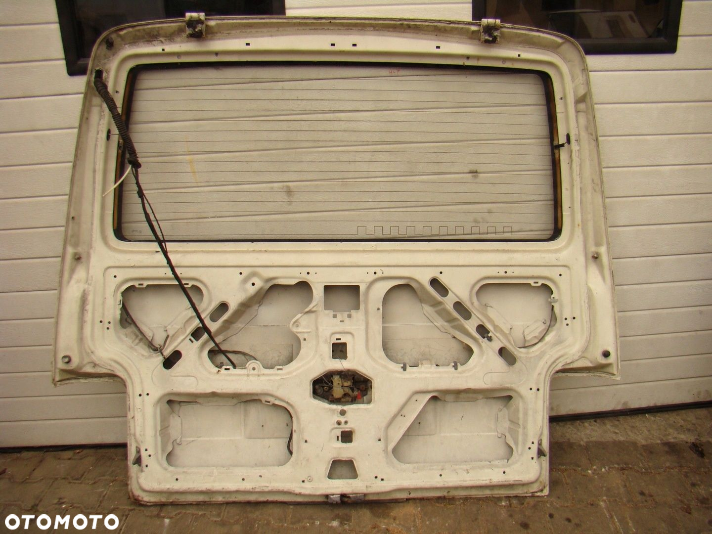 KLAPA TYLNA SZYBA ZAMEK TYŁ VOLKSWAGEN VW T4 BIAŁA - 2
