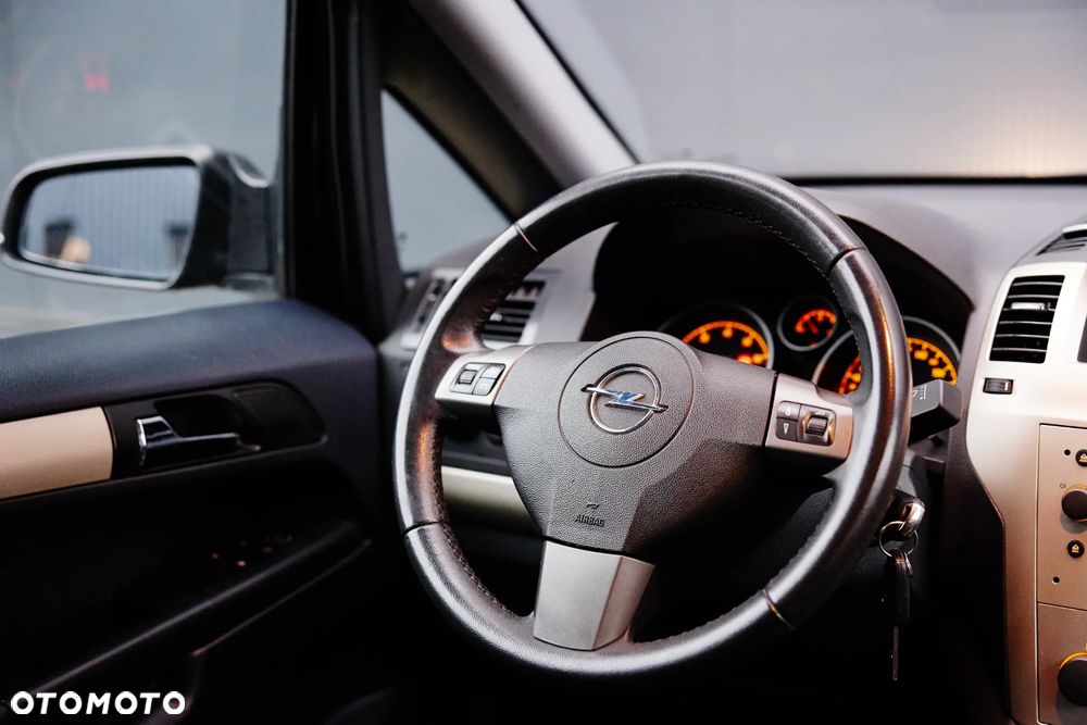 Opel Zafira 1.8 Cosmo - 21