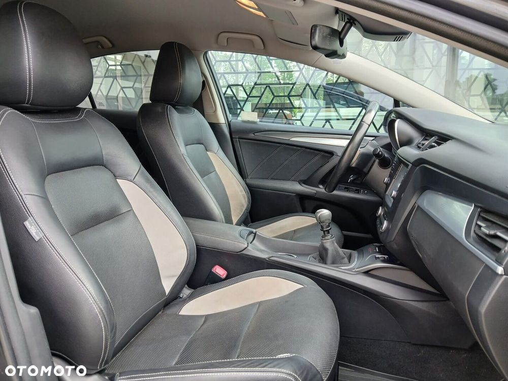 Toyota Avensis 1.8 Premium EU5 - 25