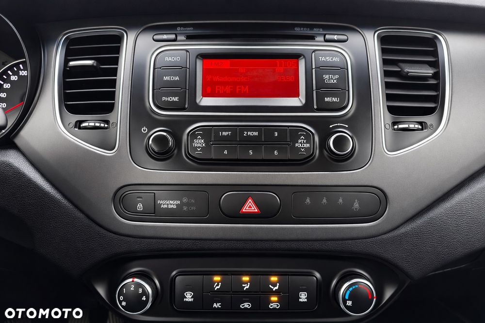 Kia Carens 1.7 CRDi 136 Dream Team Edition - 32