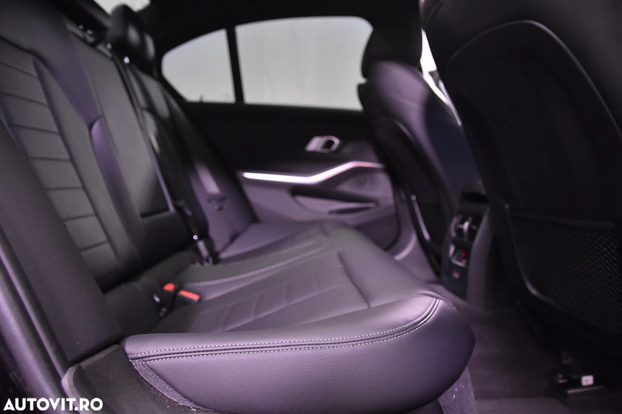 BMW Seria 3 330i AT M Sport - 12