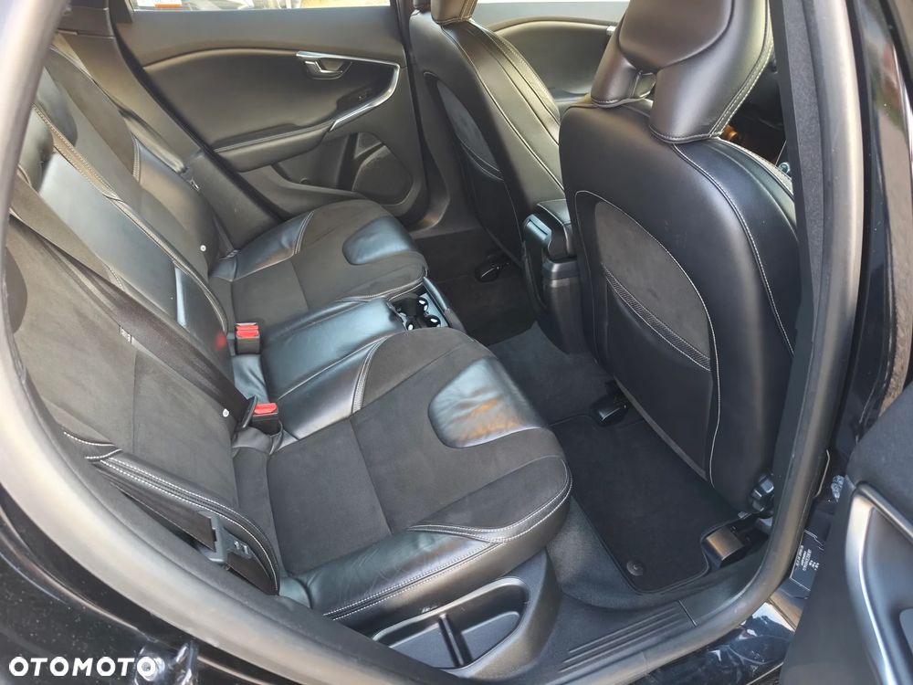 Volvo V40 D2 R Design - 17