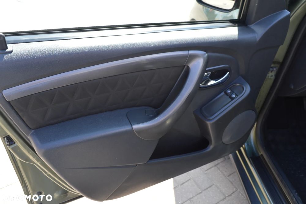 Dacia Duster 1.6 Laureate Euro5 - 16
