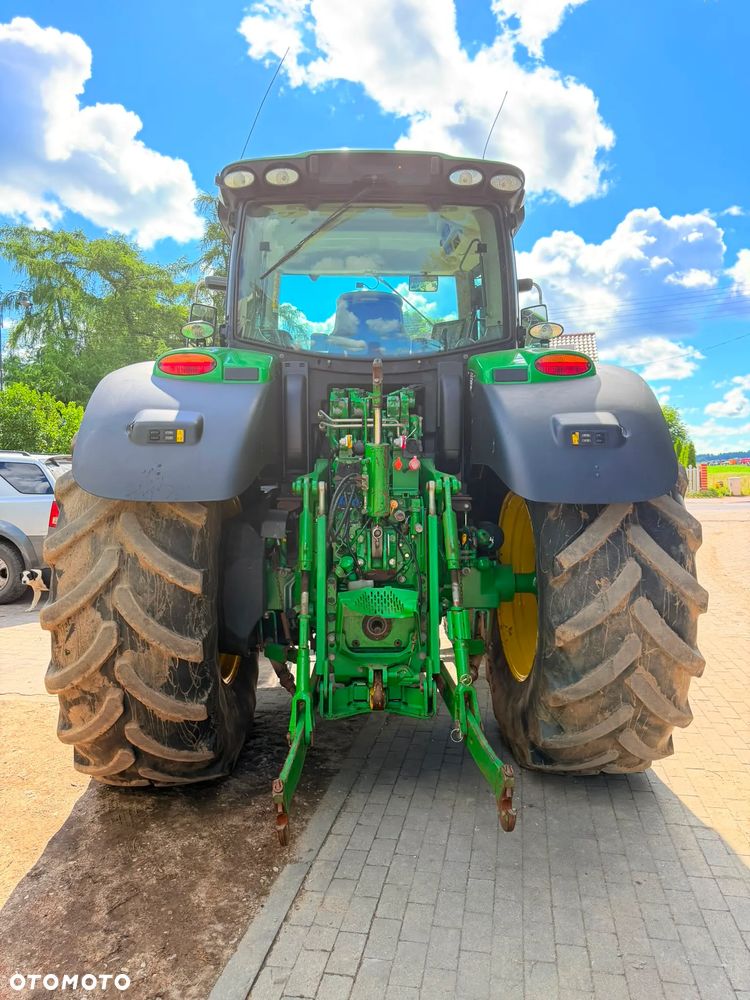 John Deere 6215R - 12
