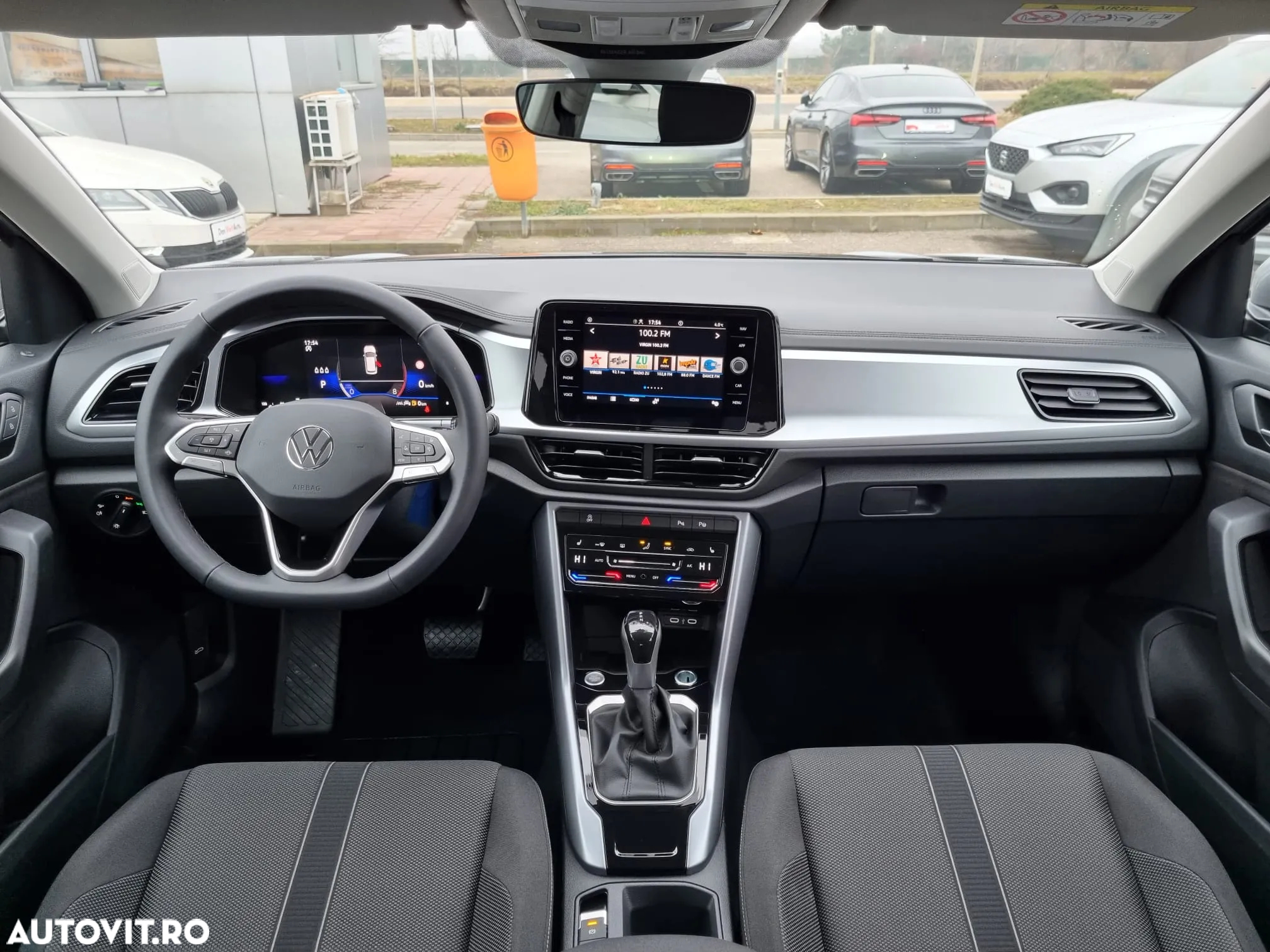 Volkswagen T-ROC 1.5 TSI DSG Advanced - 16