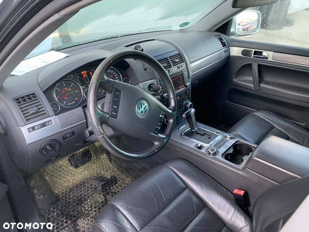 VW VOLKSWAGEN TOUAREG 2005 *SAMOCHÓD NA CZĘŚCI*3332  MASKA, LAMPA, DRZWI, LUSTERKO, ZDERZAK, GRILL, BŁOTNIK, KLAPA, BELKA, DESKA, FOTELE, KANAPA, ĆWIARTKA, KIEROWNICA, TARCZE, ZACISKI, ZAWIESZENIE, KOMPLETNY PRZÓD, KOMPLETNY TYŁ, LICZNIK, ZEGARY, PRAWE LEWE PRZÓD TYŁ - 5