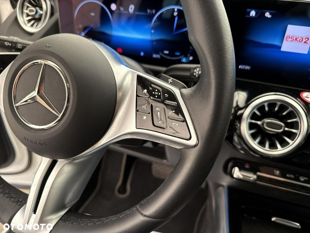 Mercedes-Benz GLA - 25