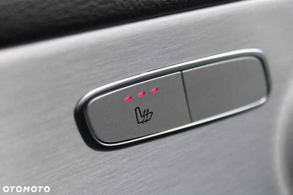 Mercedes-Benz Klasa C 200 9G-TRONIC AMG Line - 17