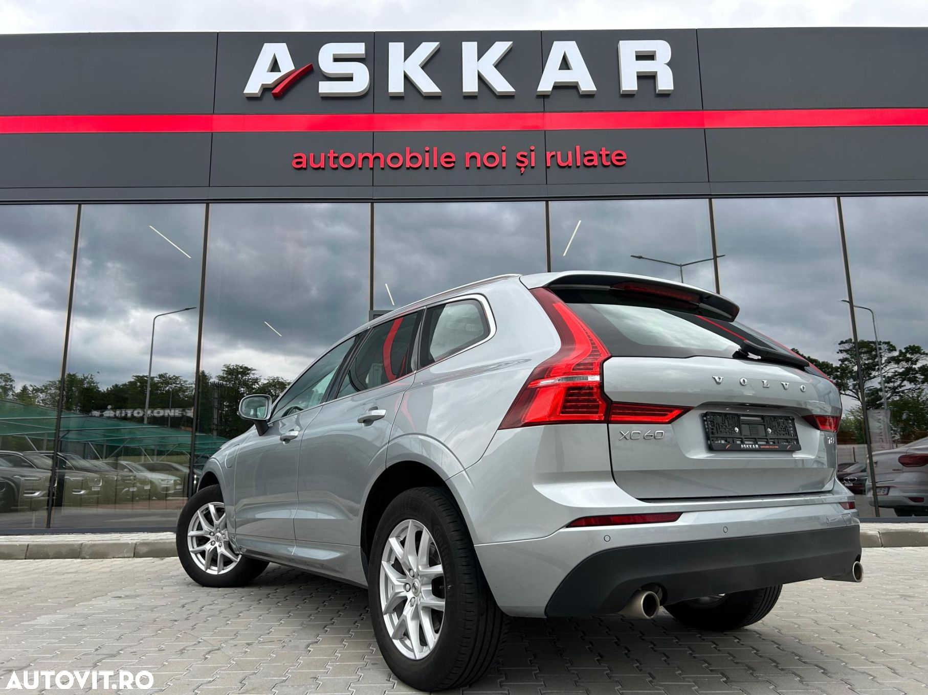 Volvo XC 60 T8 Twin Engine AWD Geartronic Momentum - 8