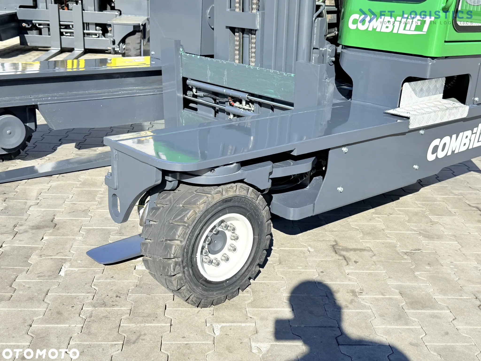 Combilift WÓZEK CZTEROKIERUNKOWY - WIELOKIERUNKOWY C4500 / DIESEL / TRIPLEX 4900MM /JEDYNE 4854 MOTOGODZIN /  POZYCJONER WIDEŁ / PEŁNA KABINA - OGRZEWANIE / STAN IDEALNY / Szeroka oferta wózków czterokierunkowych i bocznych, dopasowanych do różnorodnych potrzeb i zastosowań - 5