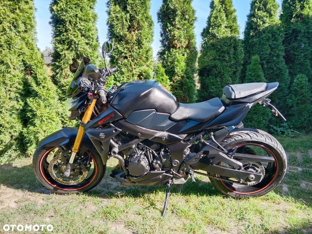 Suzuki GSR - 4