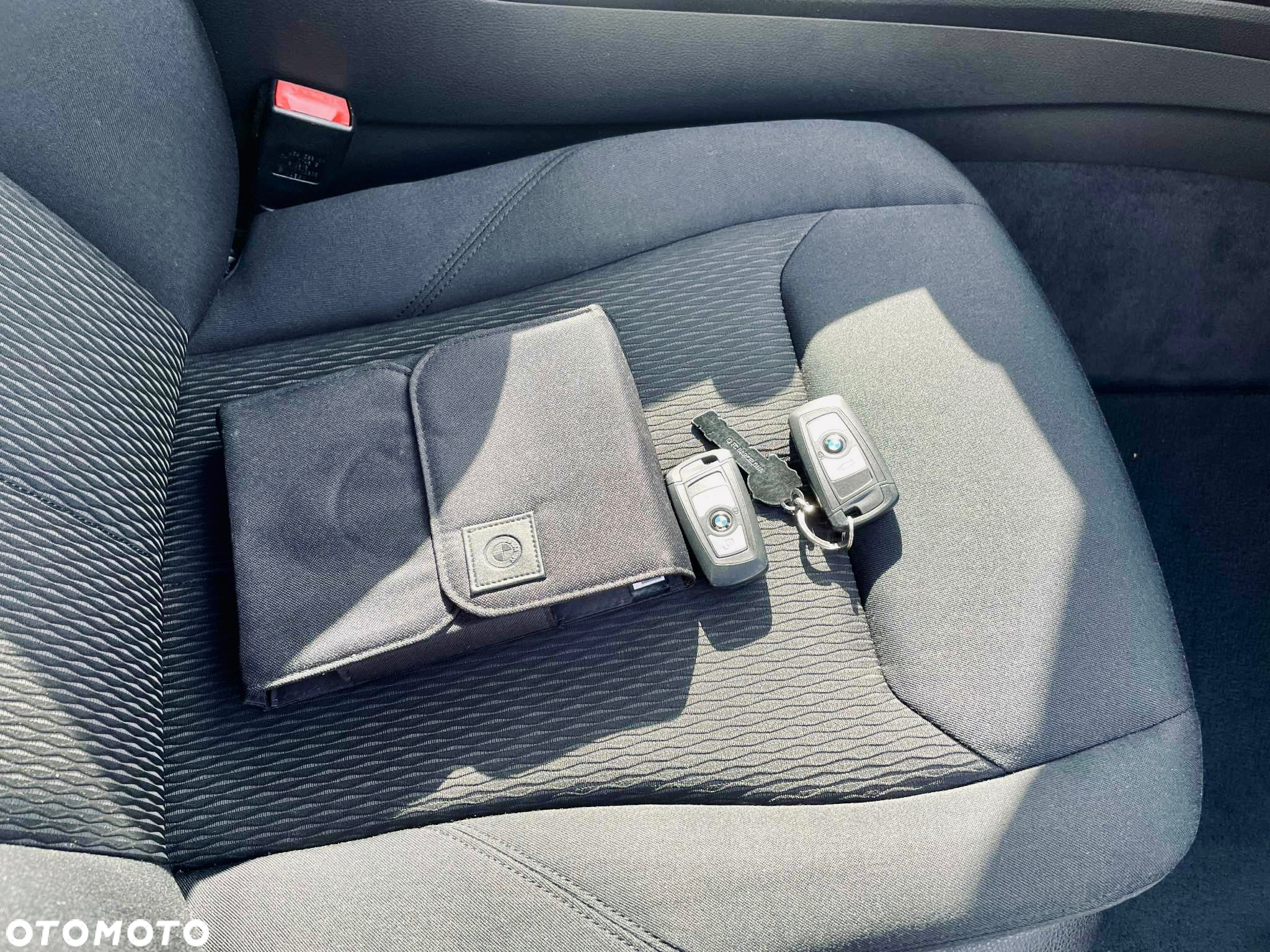 BMW Seria 3 318d - 23
