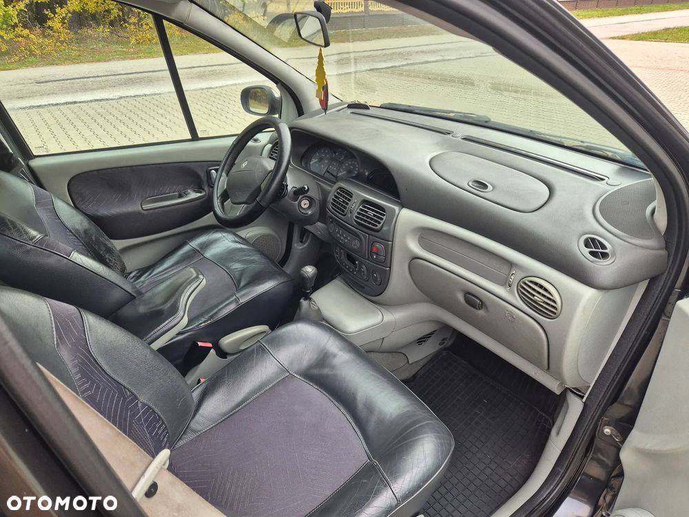 Renault Scenic - 11