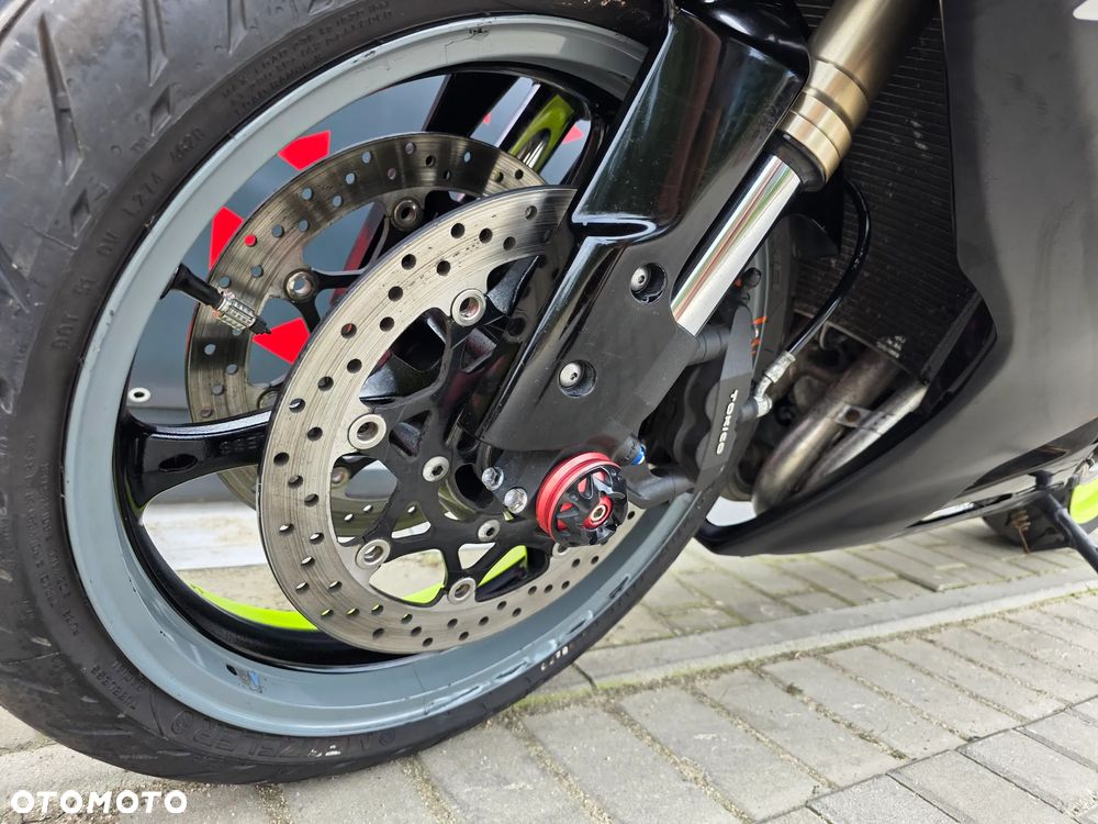 Suzuki GSX-R - 17