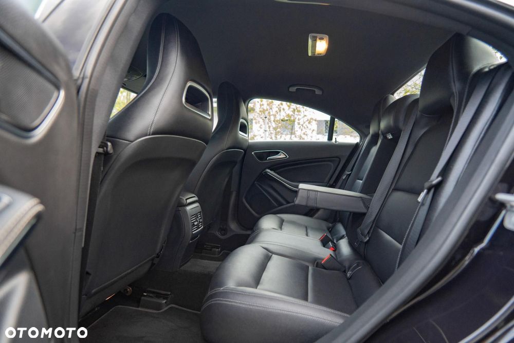 Mercedes-Benz CLA 250 7G-DCT AMG Line - 15