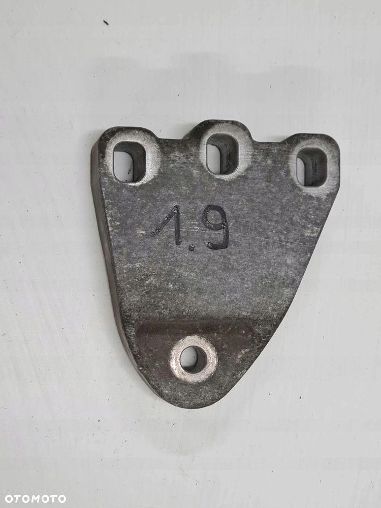 VW T5 1.9 TDI łapa wspornik poduszka silnika - 1