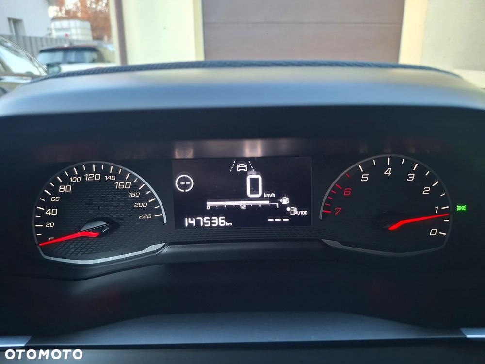 Peugeot 208 - 15