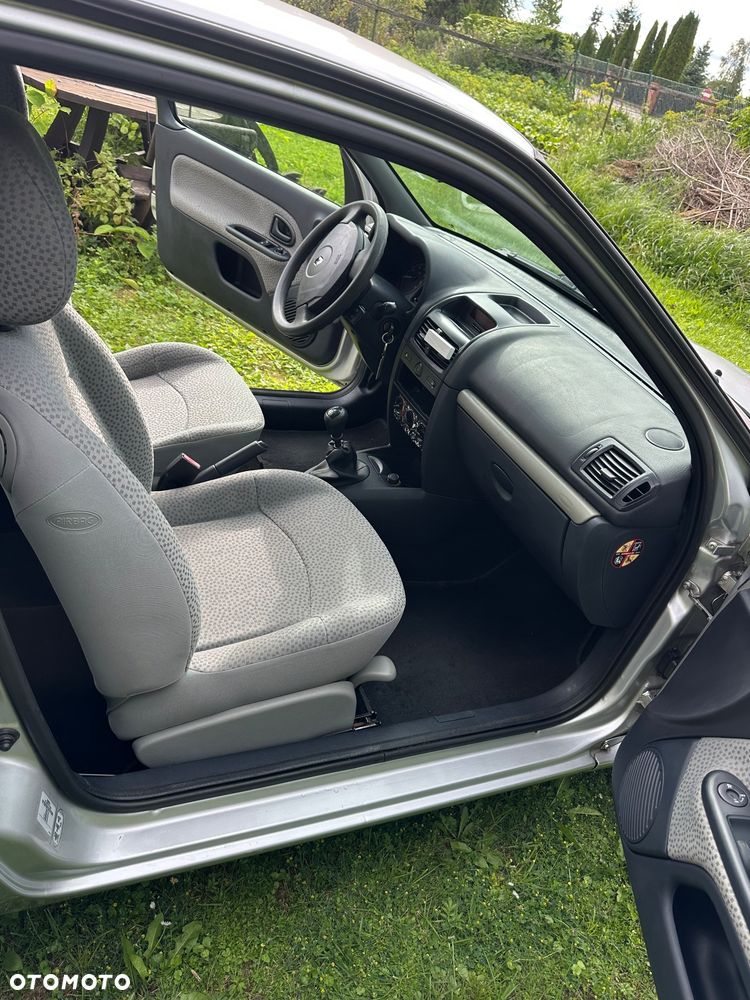 Renault Clio 1.2 16V Authentique - 11