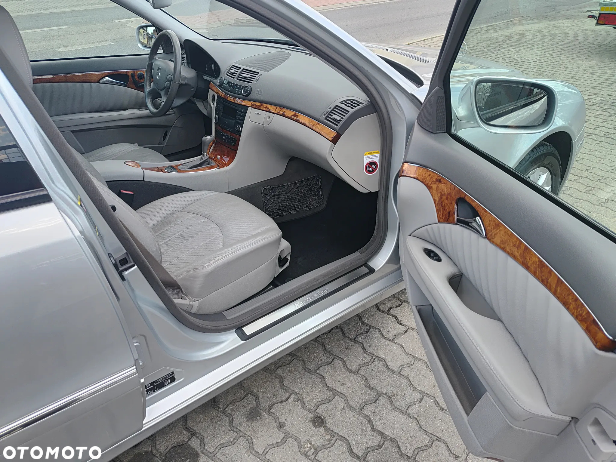Mercedes-Benz Klasa E 300 Elegance - 15