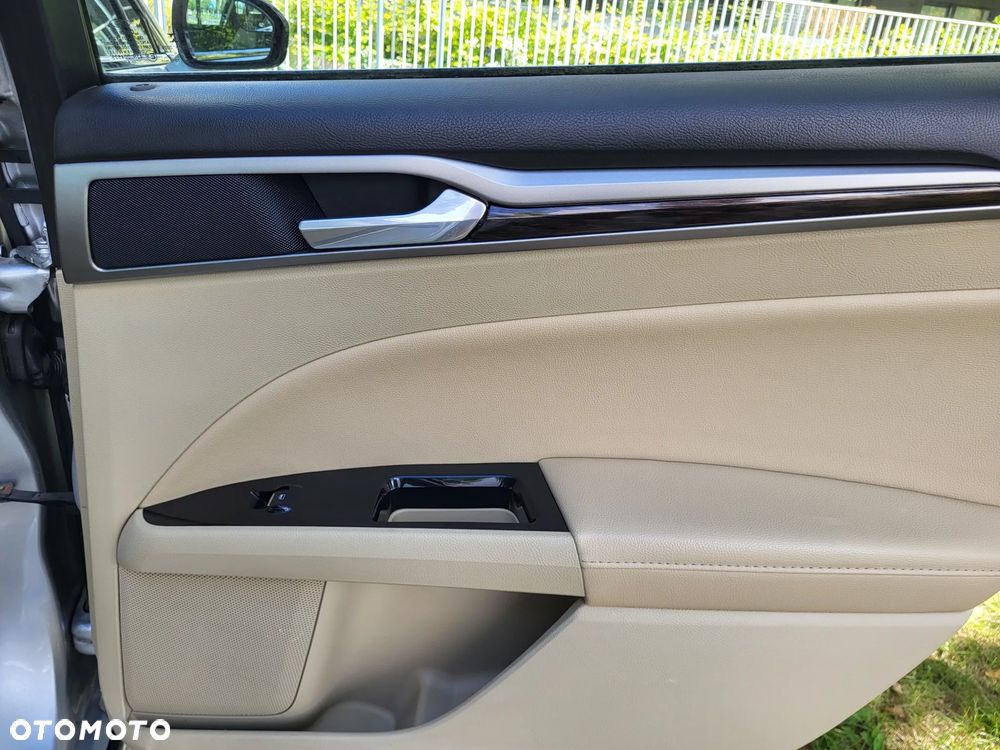 Ford Mondeo - 32