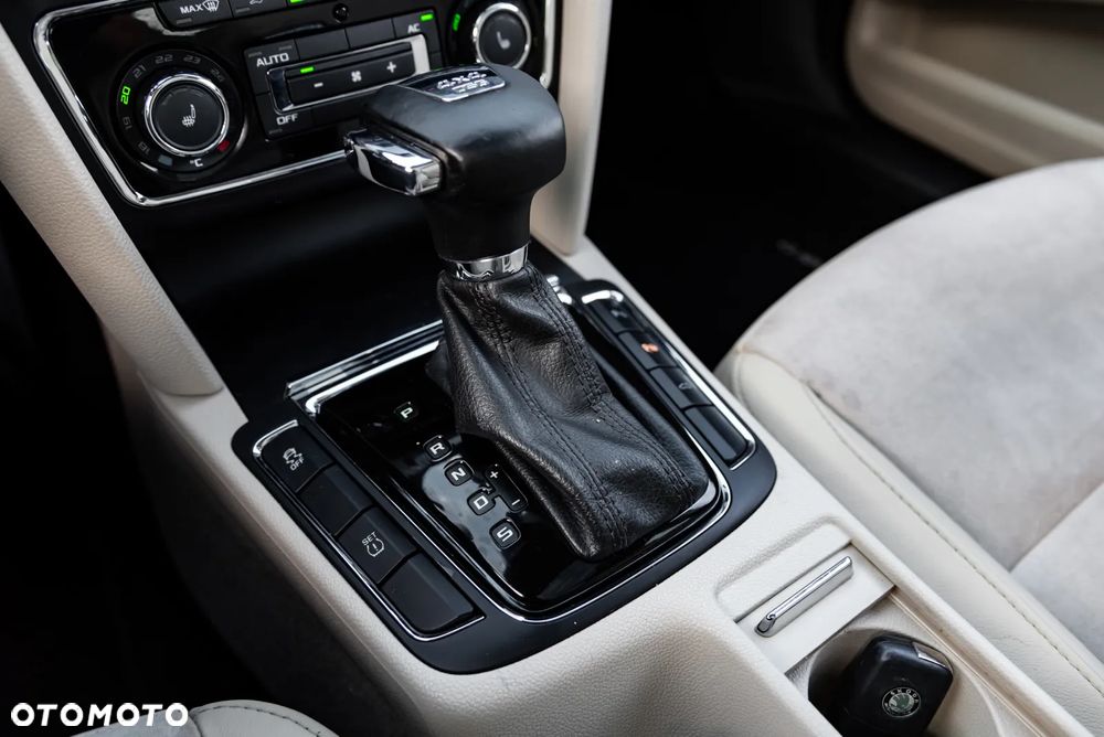 Skoda Superb 3.6 V6 4x4 DSG Elegance - 32