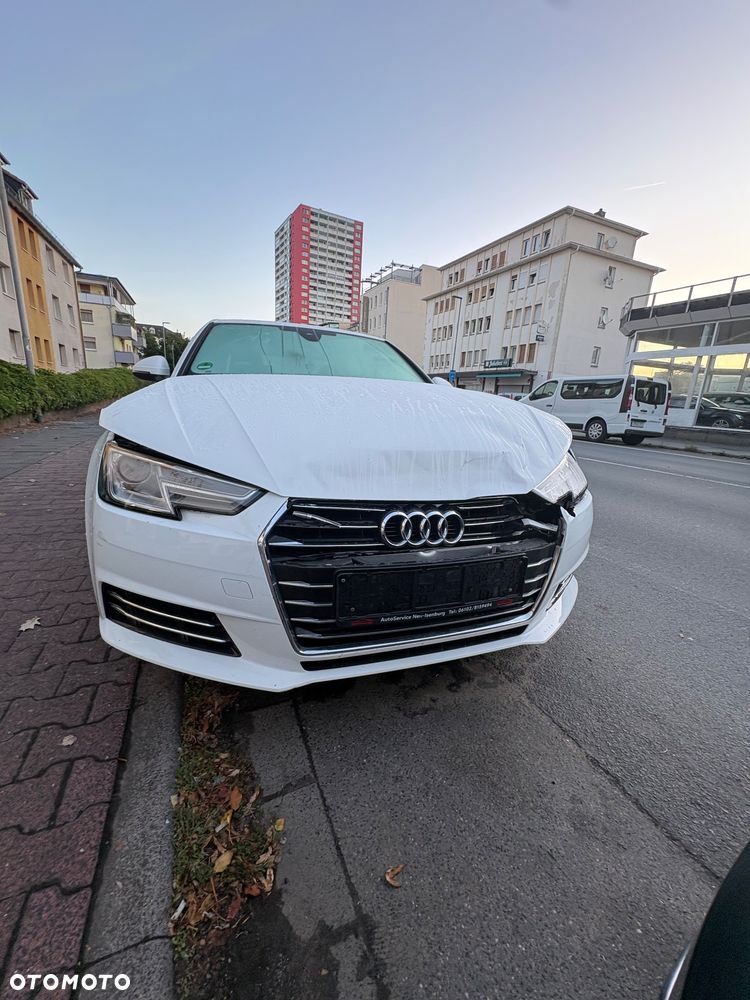 Audi A4 Limousine - 1