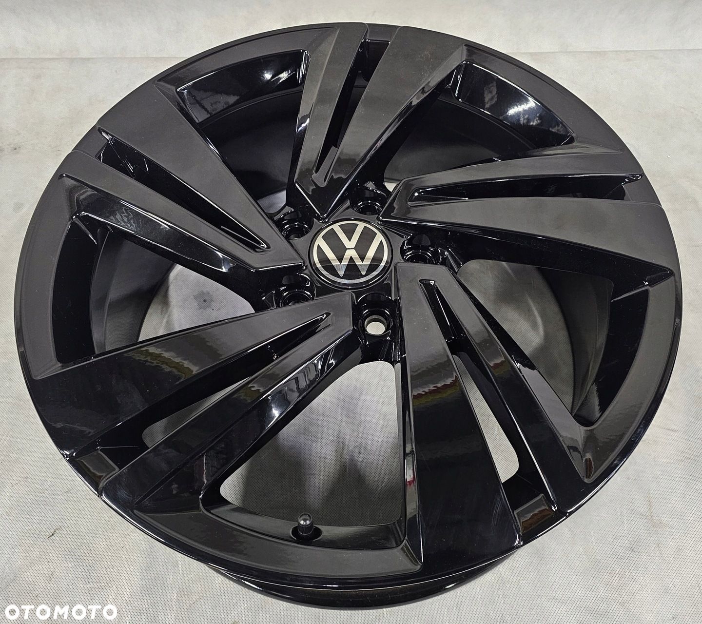 Felga VW T ROC 7x18 ET45 2GA601025AN - 1
