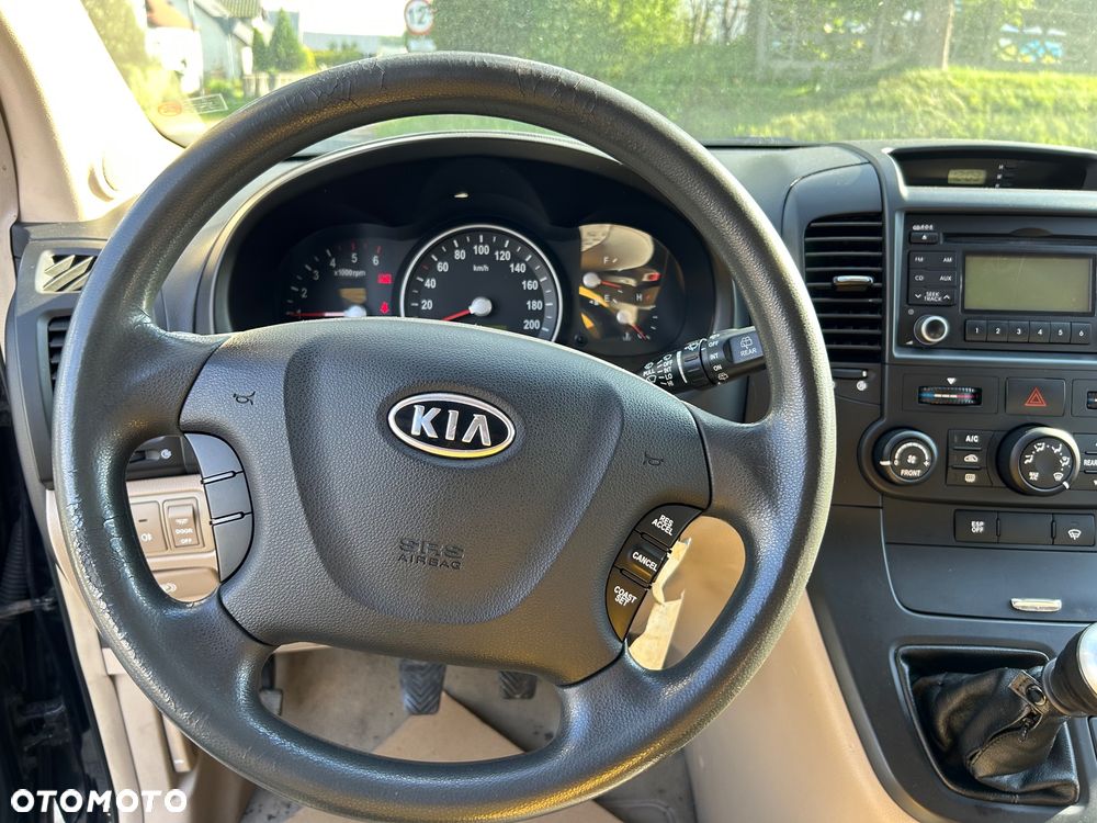 Kia Carnival - 21