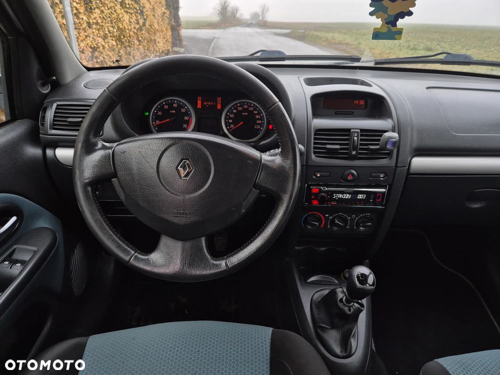 Renault Clio 1.4 16V Campus - 9