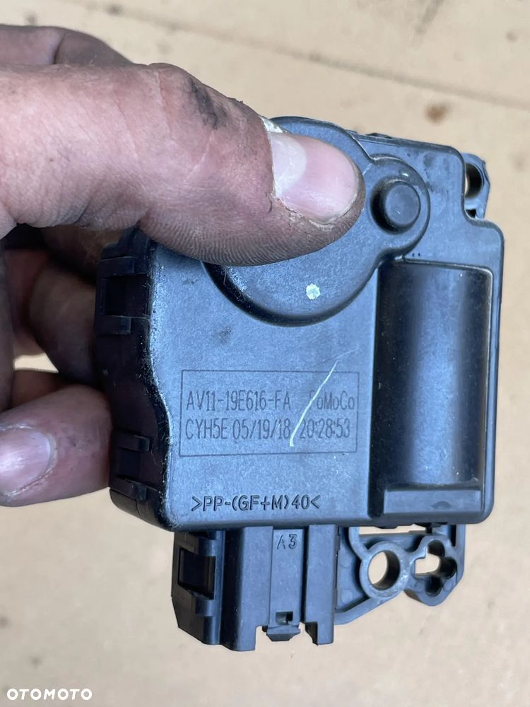 Silniczek nagrzewnicy Ford AV11-19E616-FA OE - 2