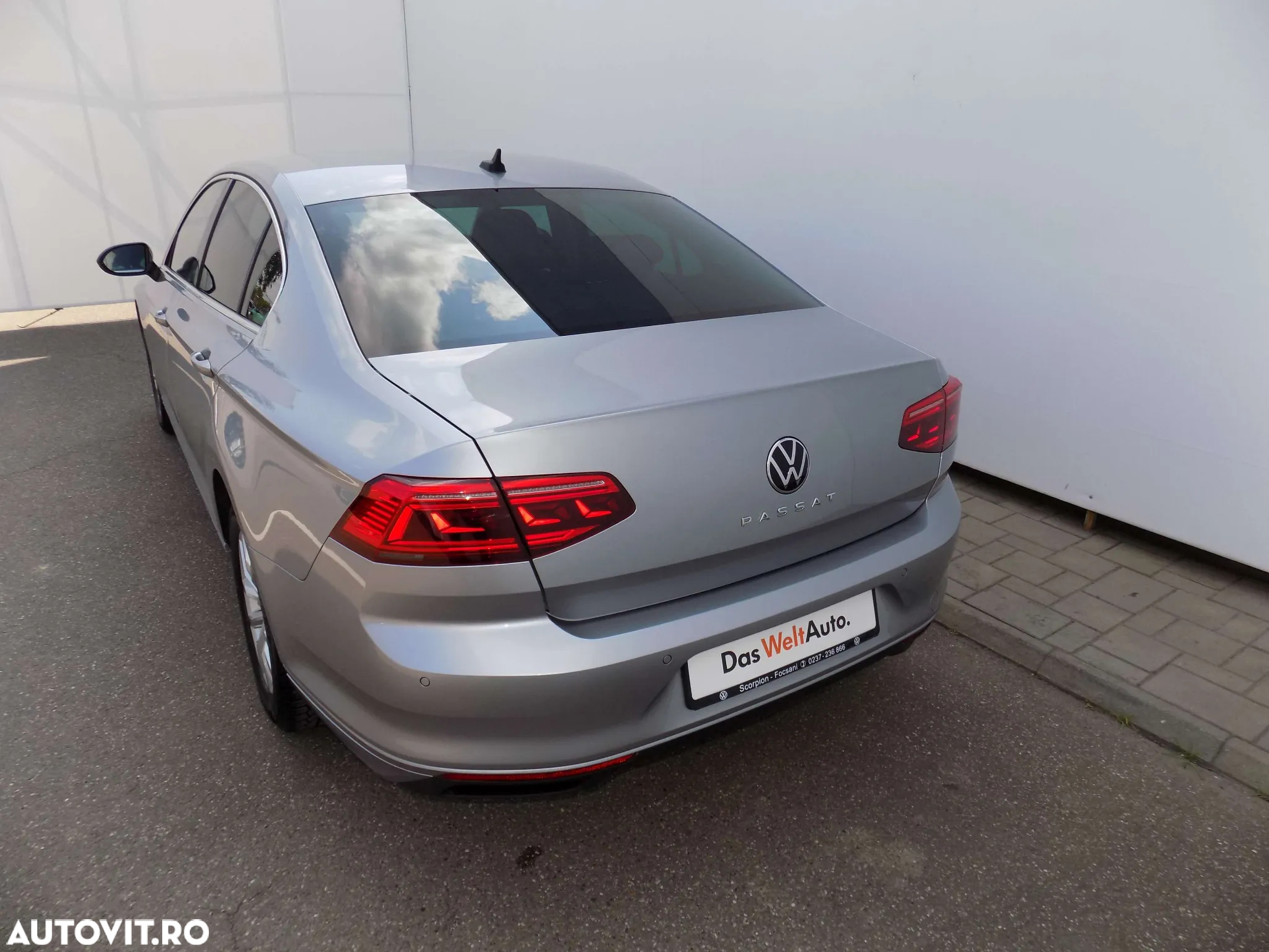 Volkswagen Passat 2.0 TDI DSG Comfortline - 4