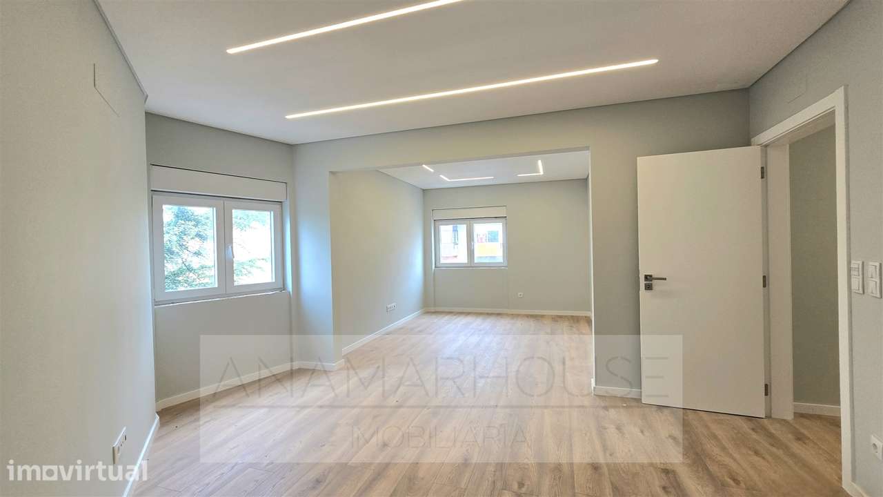 T2 remodelado primeiro andar com varanda, Mina de água, Amadora,Lisboa - Grande imagem: 3/23