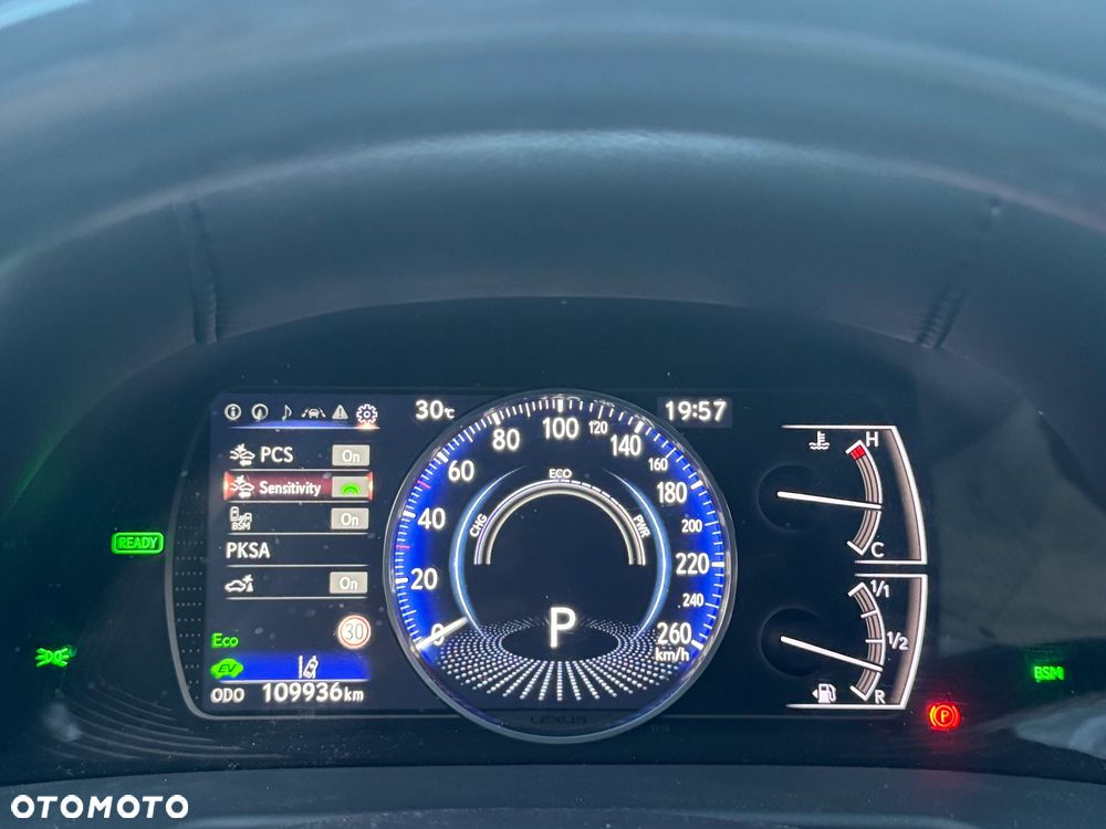 Lexus ES 300h Prestige - 31