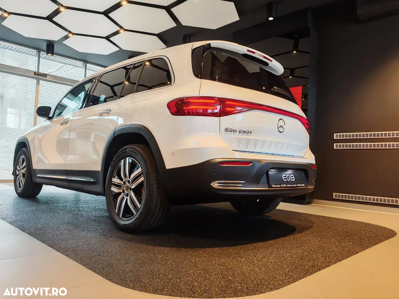Mercedes-Benz EQB 250+ - 7