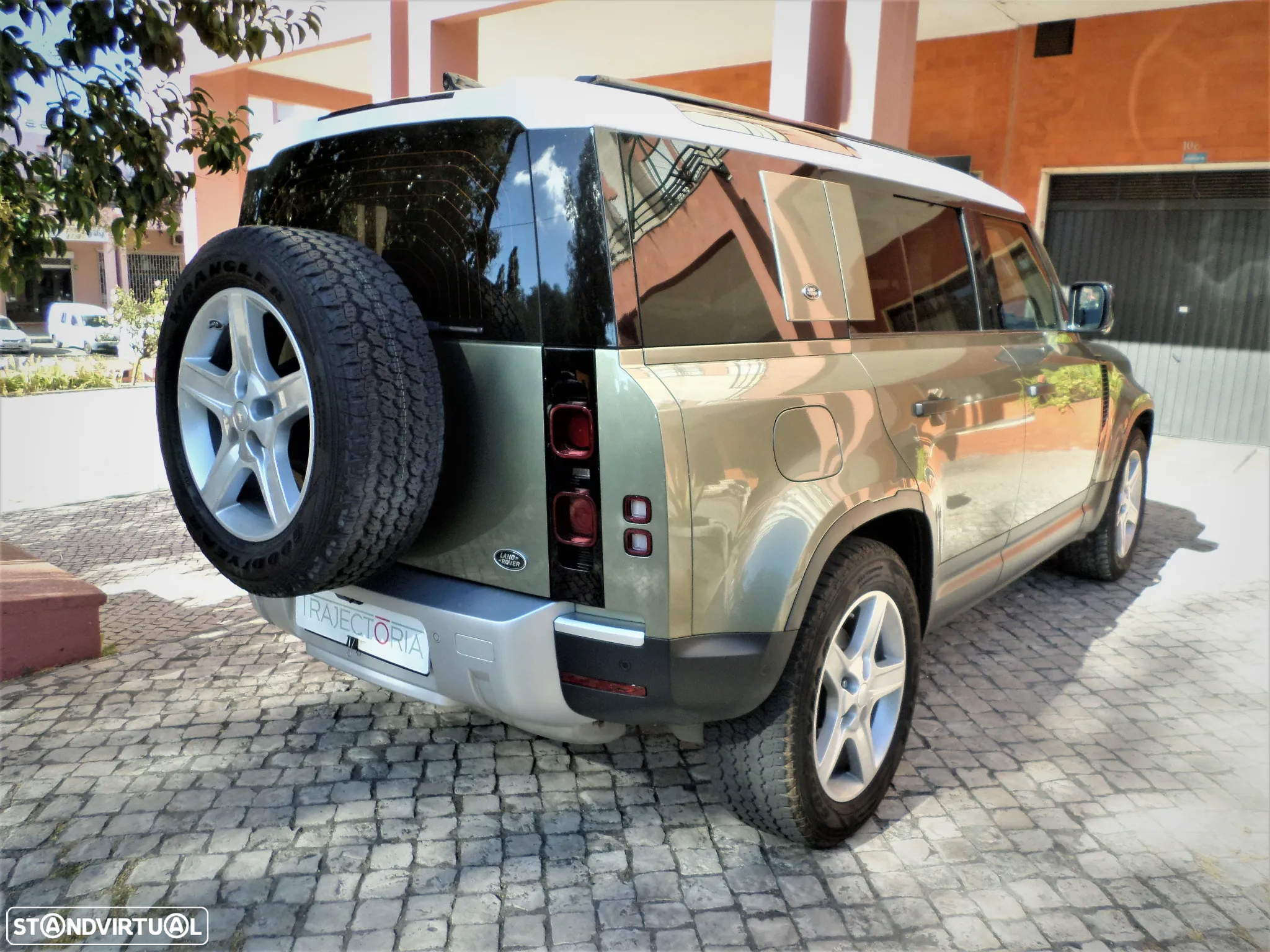 Land Rover Defender 2.0 D 110 AWD First Edition - 3