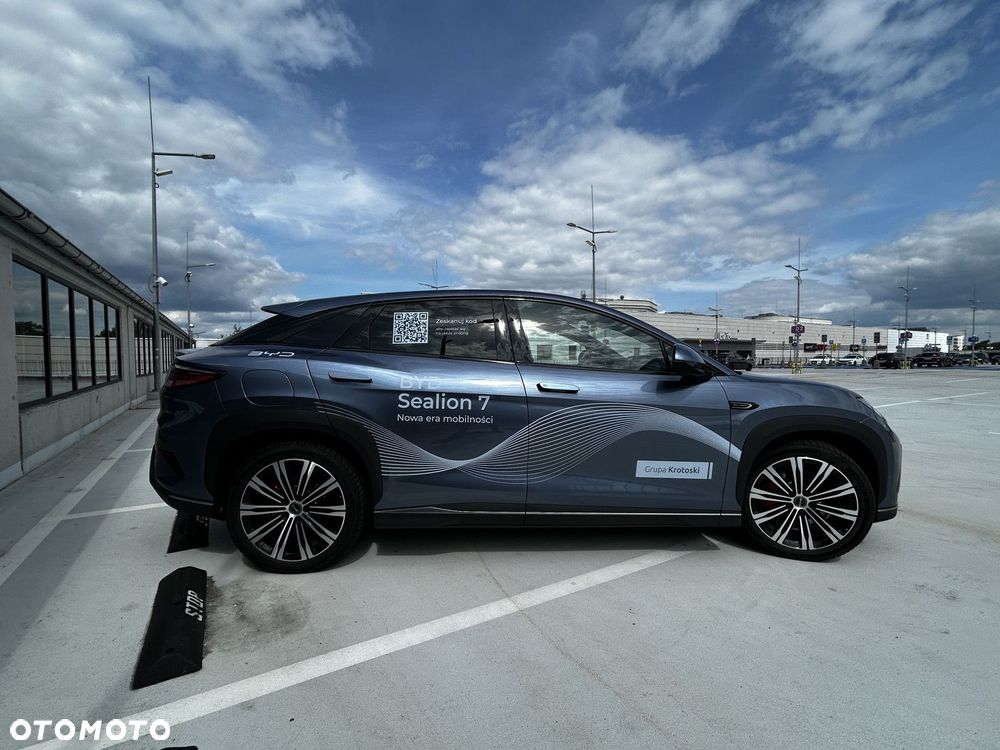 BYD Sealion 7 - 9