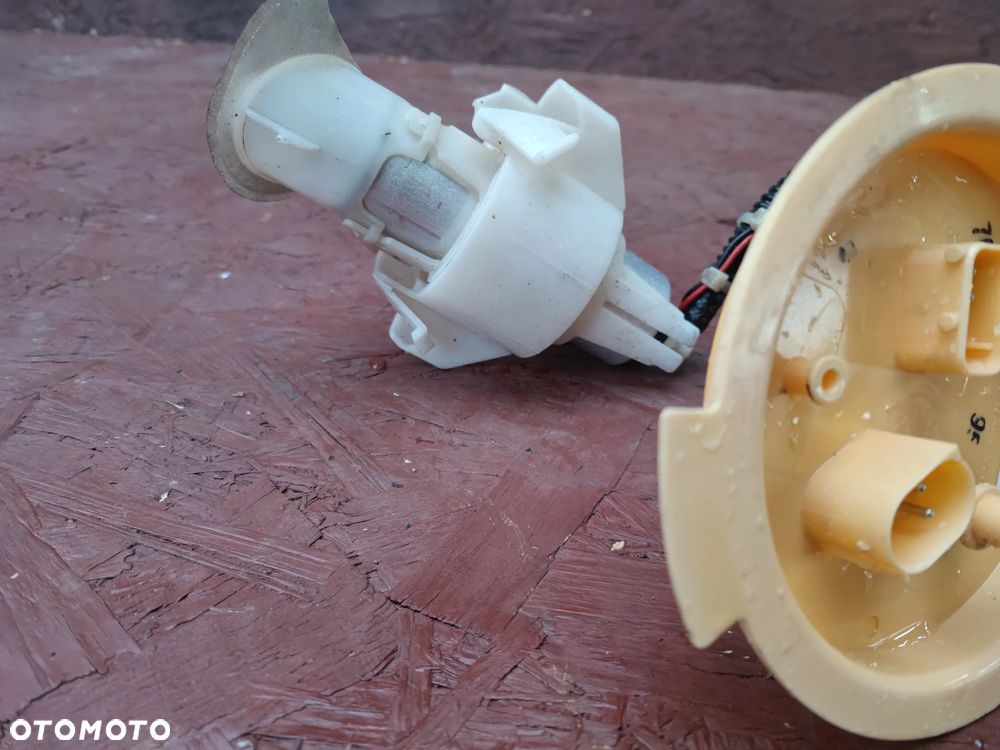 BMW F06 / F07 / F10 / F11 / F12 / F13 / ORYGINALNA POMPA PALIWA Z BAKU DO SILNIKÓW DIESLA GAMY N57 / N47 ( 2.0D / 3.0D / 3.5D / 4.0D / 5.0D ) O NR.  16 11 7 260 648 OEM W BARDZO DOBRYM STANIE - 4