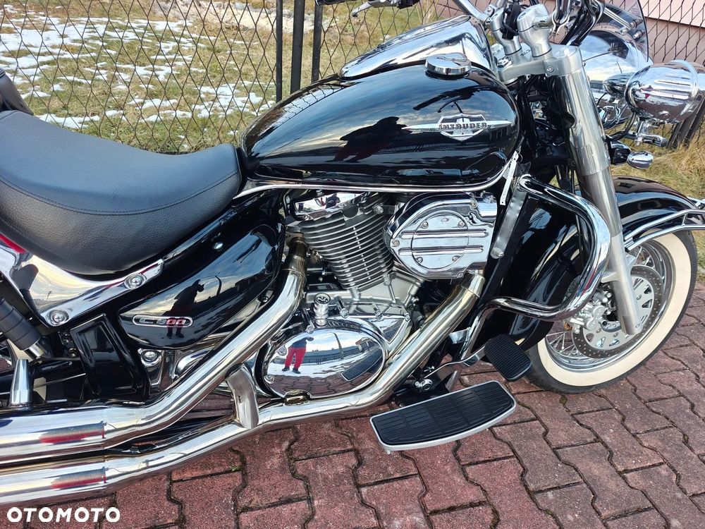 Suzuki Intruder - 6
