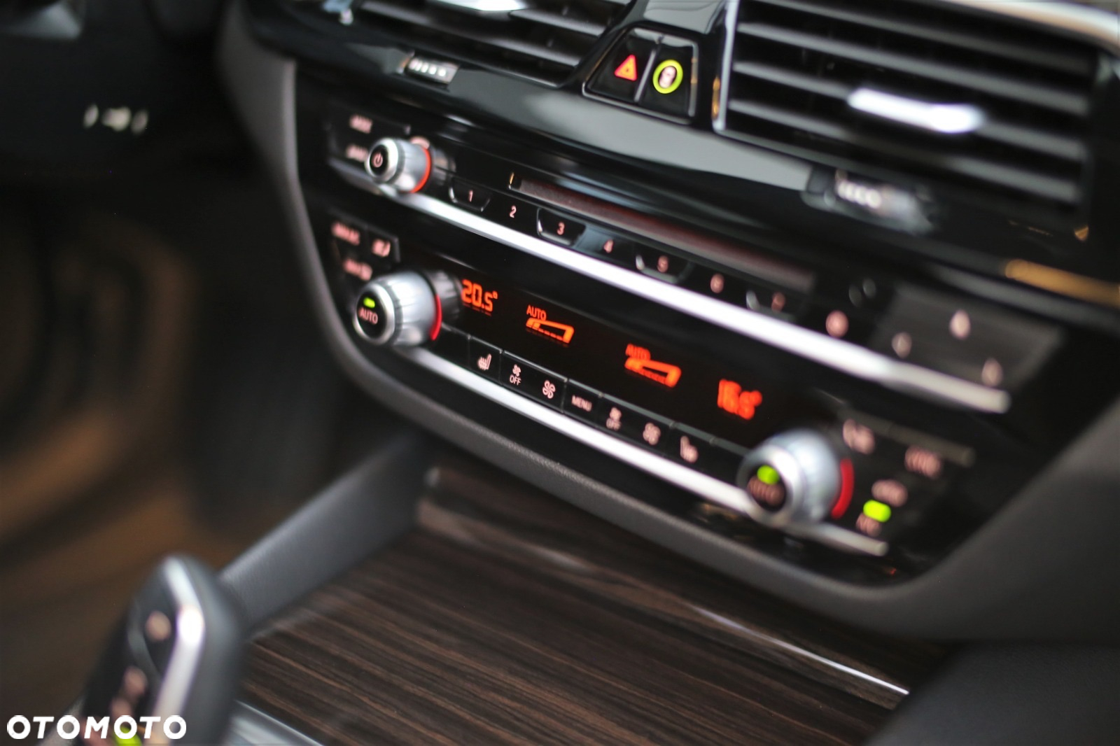 BMW Seria 5 530i GPF Luxury Line sport - 12