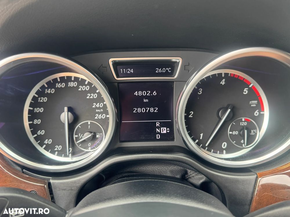 Mercedes-Benz ML 350 BlueTEC 4MATIC Aut - 26