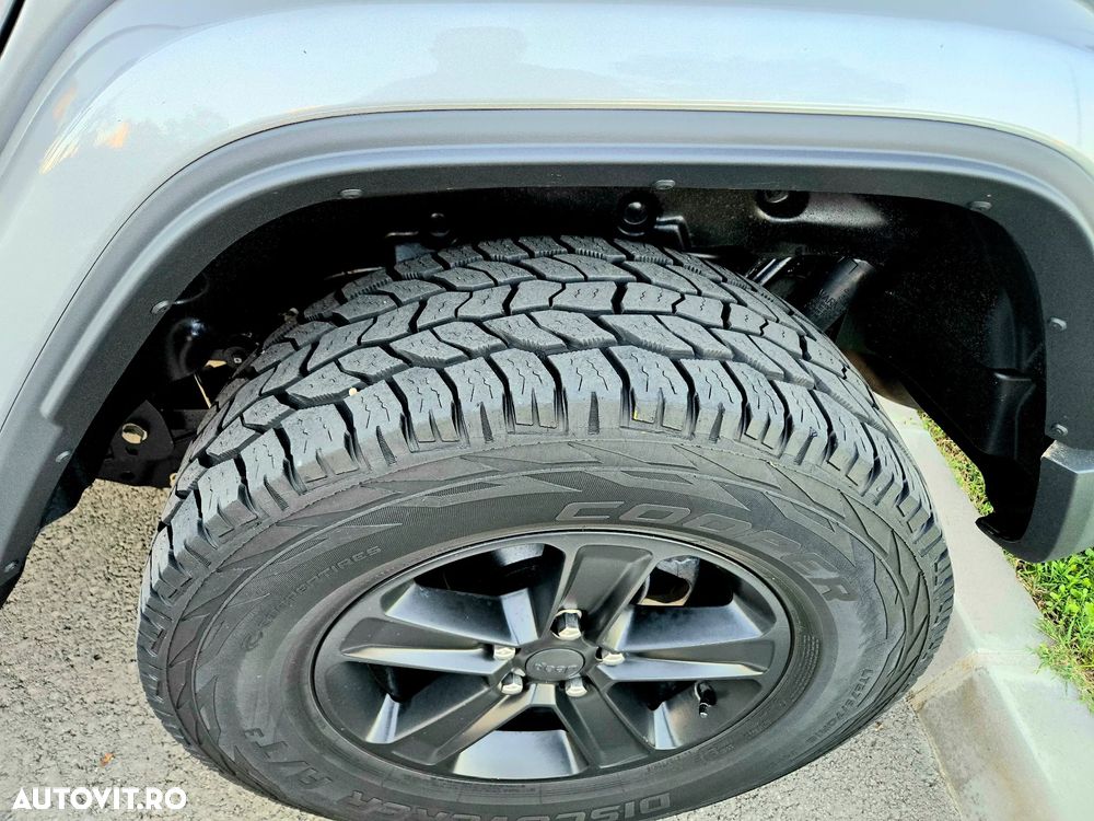 Jeep Wrangler - 8