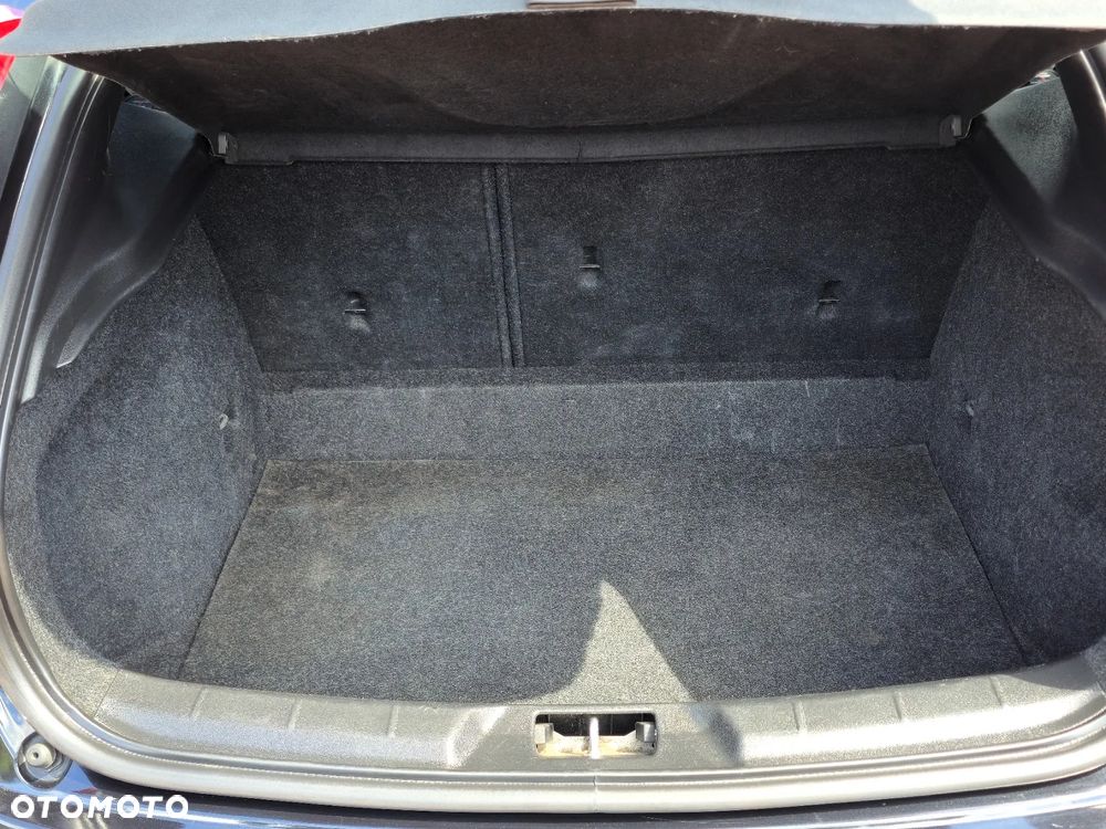 Volvo V40 D4 Drive-E R-Design Kinetic - 17