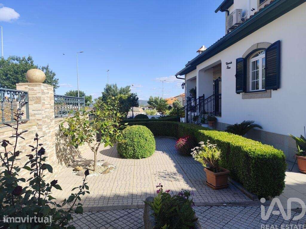 Moradia isolada T4 em Freixo de Espada à Cinta e Mazouco de 218 m2 - Grande imagem: 2/31