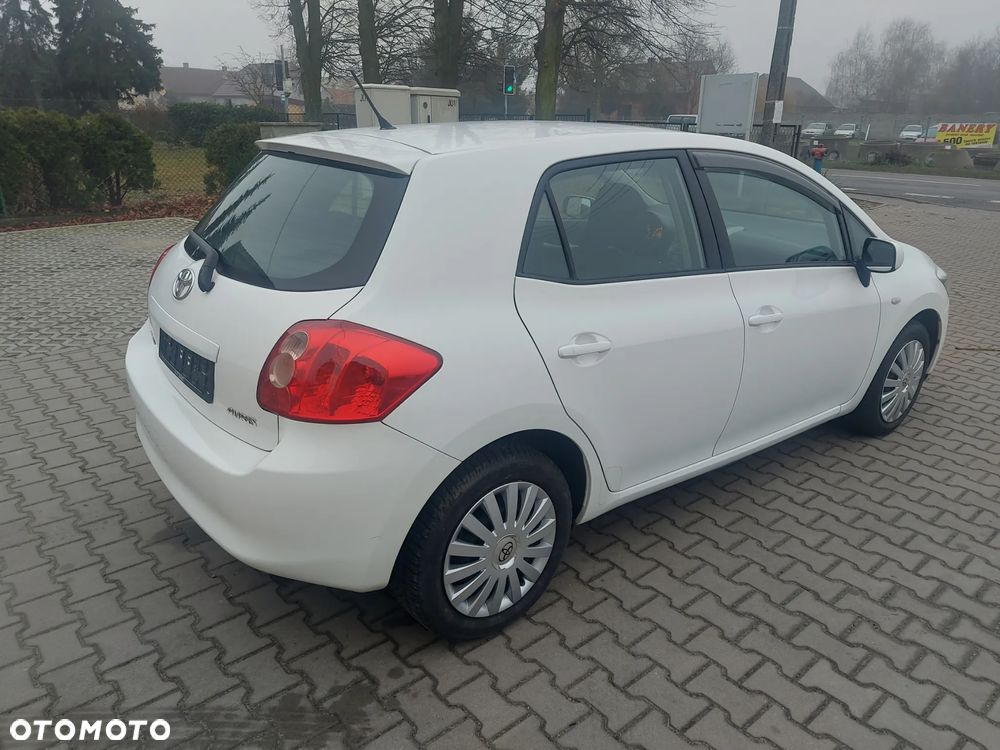 Toyota Auris 1.6 VVT-i Executive - 3