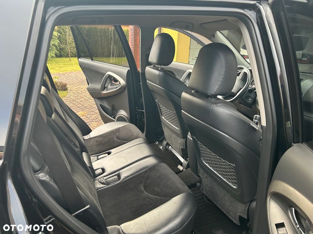 Toyota RAV4 - 16