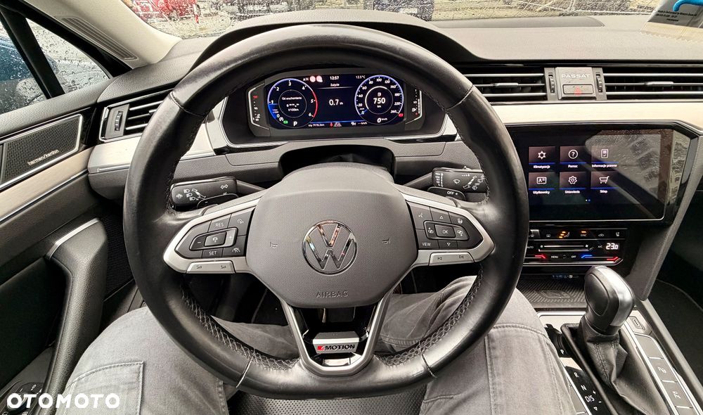 Volkswagen Passat 2.0 TDI SCR DSG 4Motion Elegance - 28