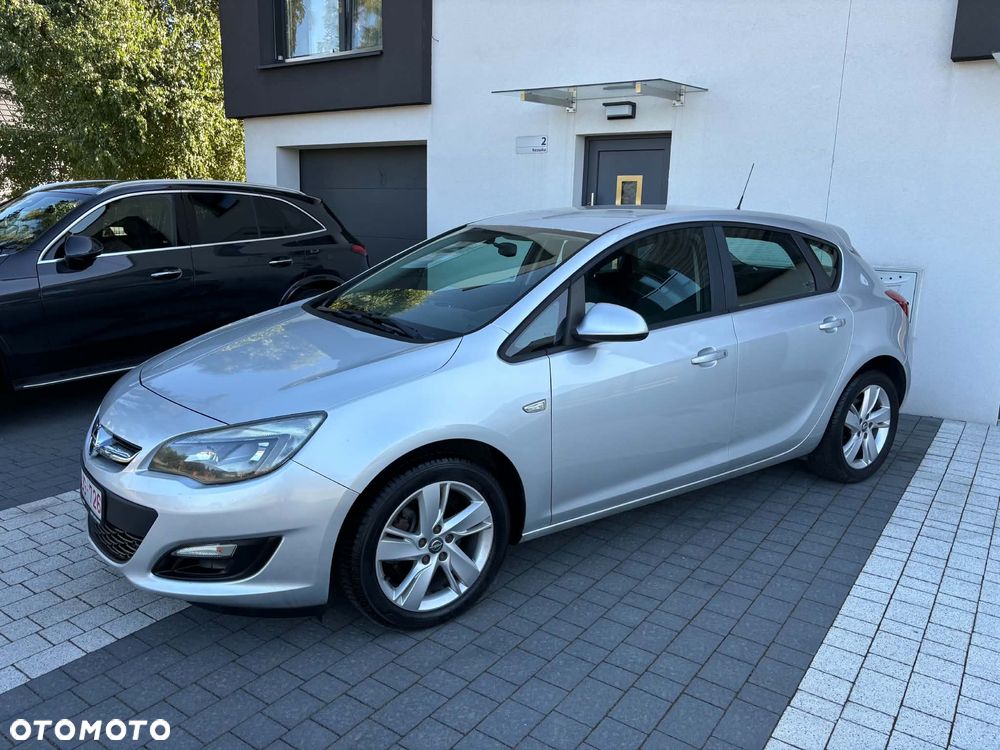 Opel Astra 2014 photo 2
